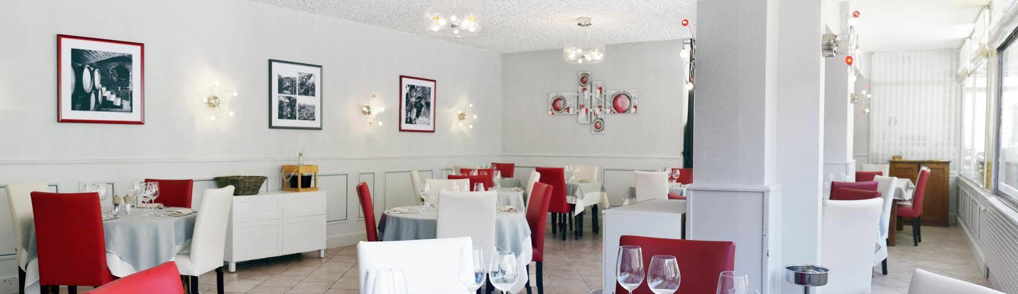 Logis Les Terrasses De Corton Hotel Ladoix-Serrigny Екстериор снимка