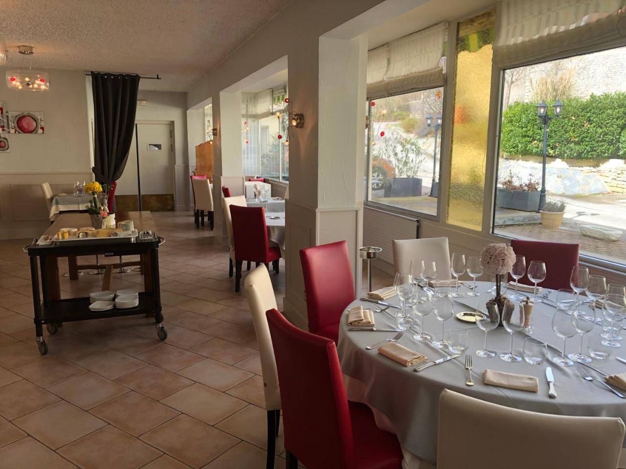 Logis Les Terrasses De Corton Hotel Ladoix-Serrigny Екстериор снимка