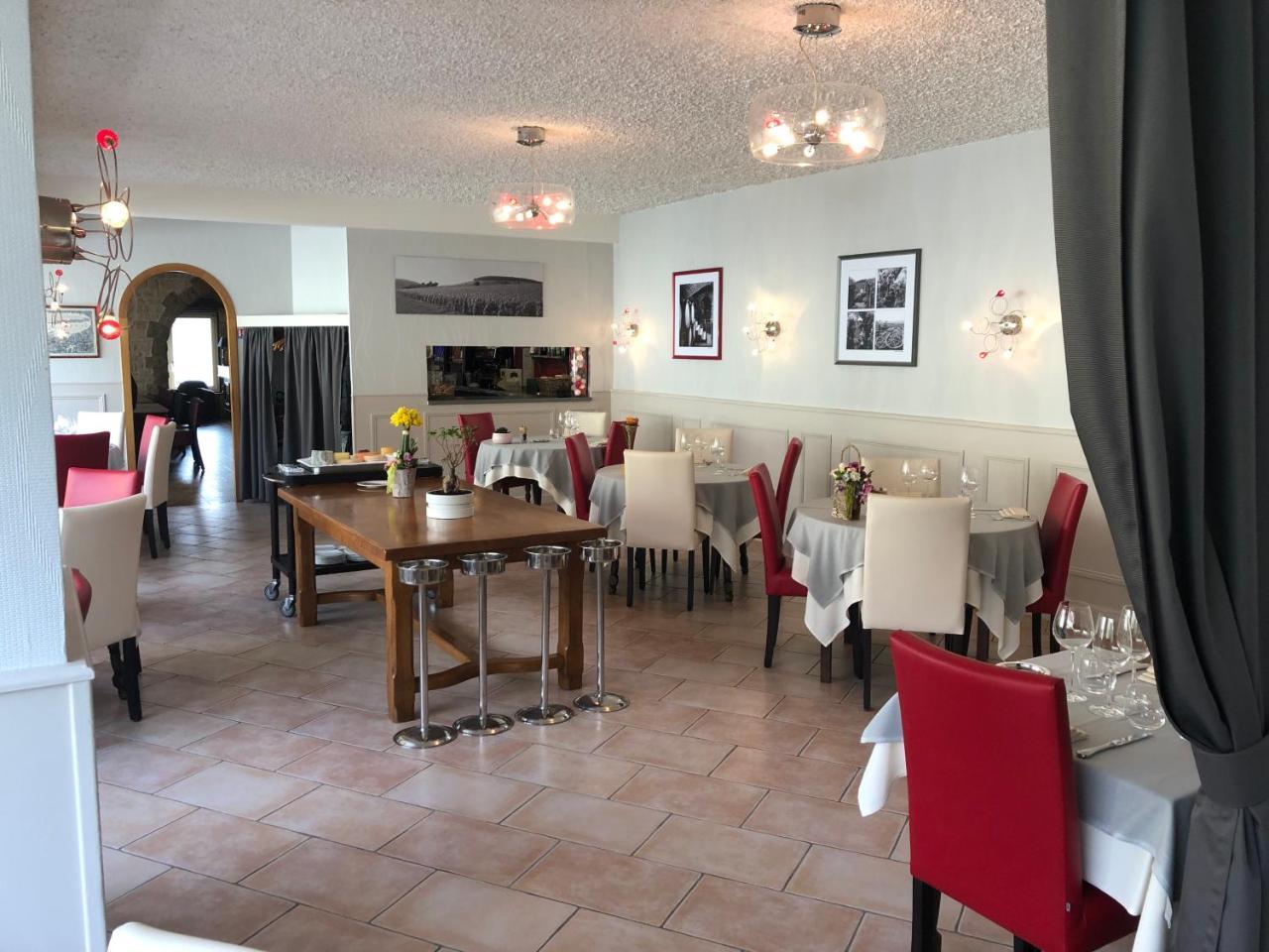 Logis Les Terrasses De Corton Hotel Ladoix-Serrigny Екстериор снимка